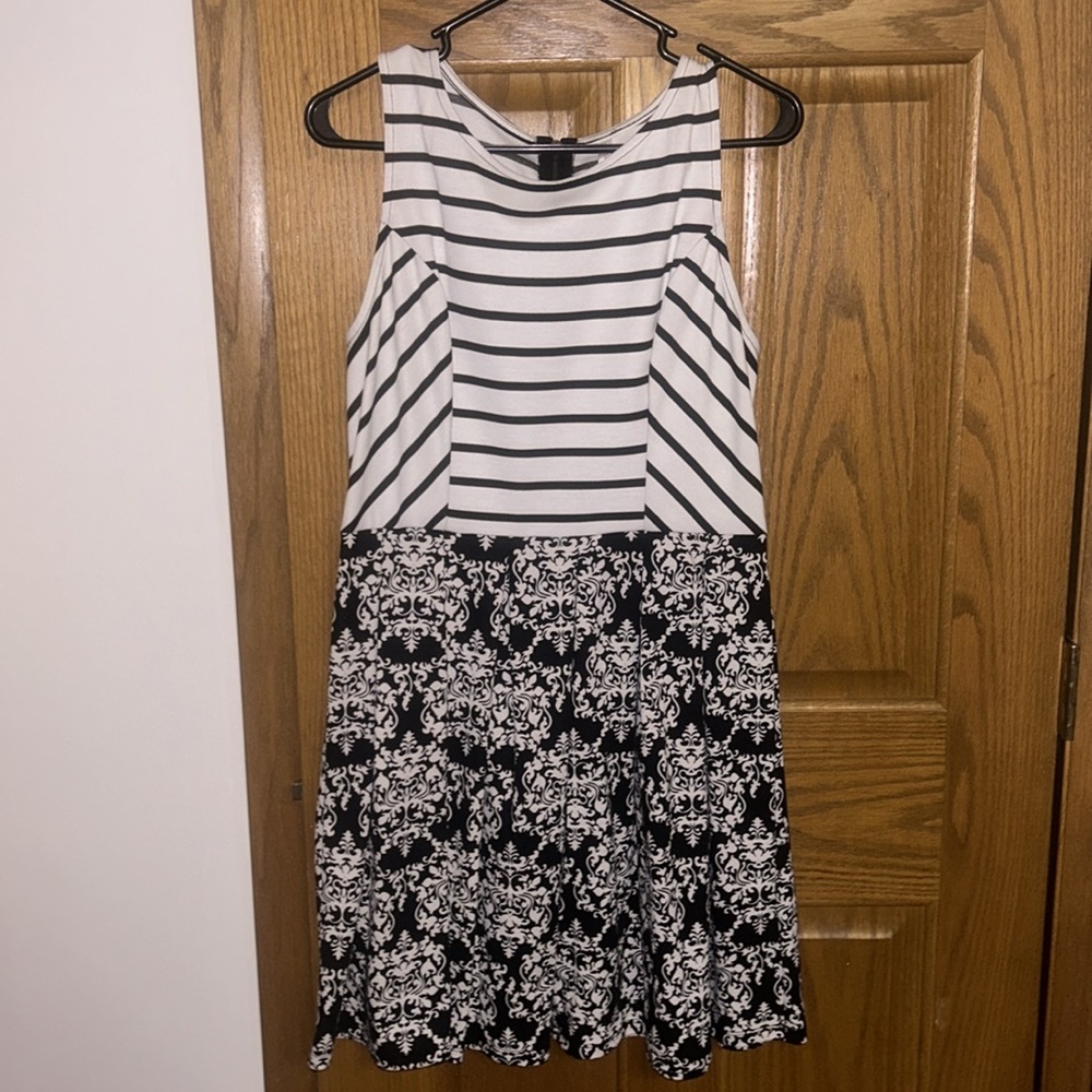 Xhilaration Cocktail Dress with Black & White Stripes & Floral Pattern Size L